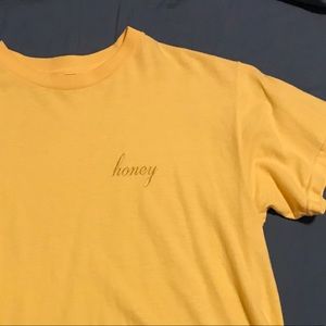 ‘Honey’ yellow tee